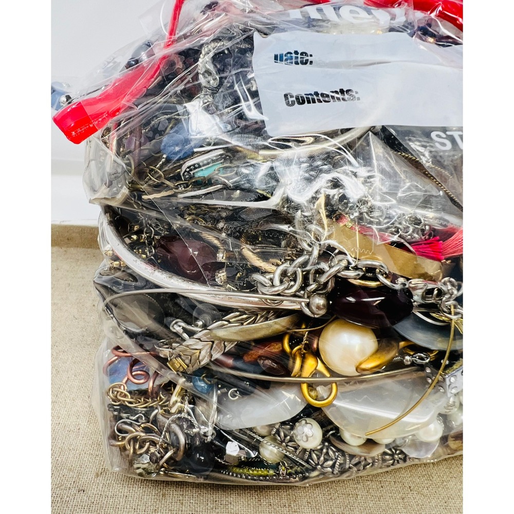 Vintage & Modern Gold & Silver Tone Mixed Metal Scrap/Wearable Jewelry Lot 8lbs - Picture 10 of 16